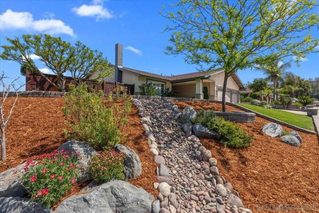 Image 3 of property listing at 2185 Estela, El Cajon, CA 92020