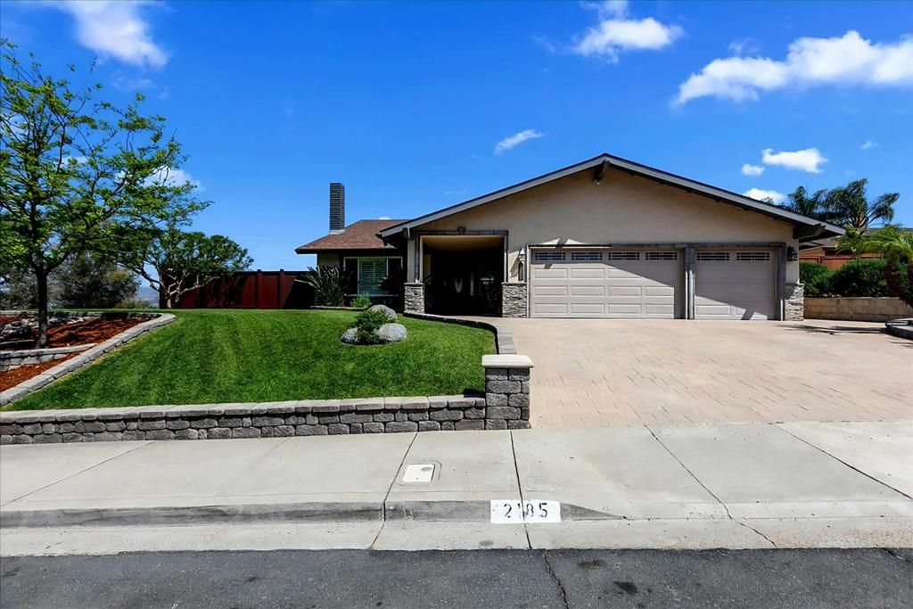 Image 4 of property listing at 2185 Estela, El Cajon, CA 92020