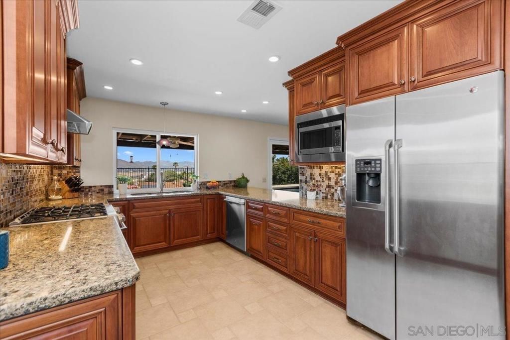 Image 8 of property listing at 2185 Estela, El Cajon, CA 92020