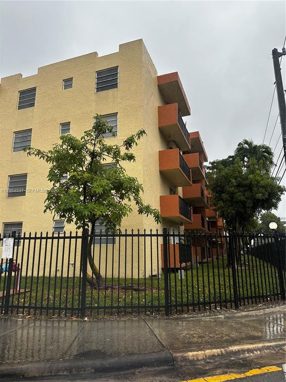 677 SW 9th Ave 303, Miami, FL 33130