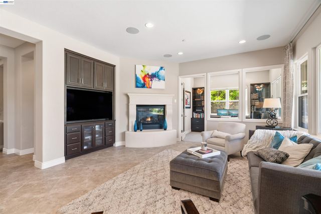 2205 Cameron Cir, Pleasanton, CA 94588