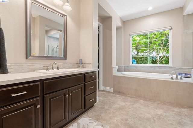 2205 Cameron Cir, Pleasanton, CA 94588