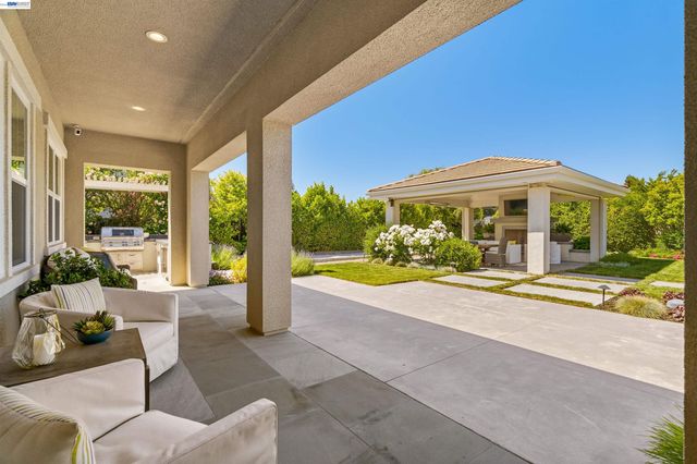 2205 Cameron Cir, Pleasanton, CA 94588
