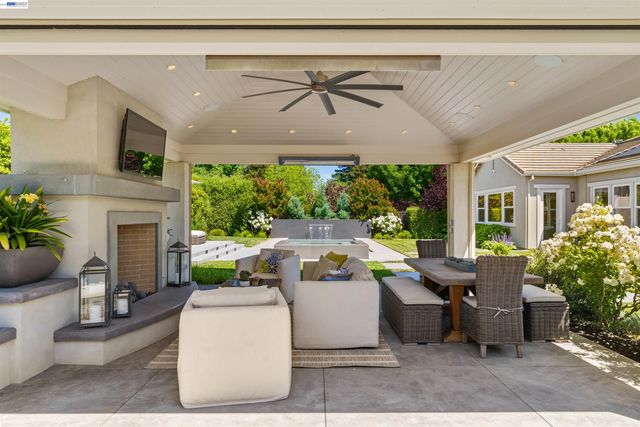 2205 Cameron Cir, Pleasanton, CA 94588