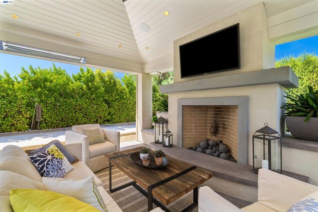 2205 Cameron Cir, Pleasanton, CA 94588
