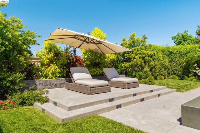 2205 Cameron Cir, Pleasanton, CA 94588