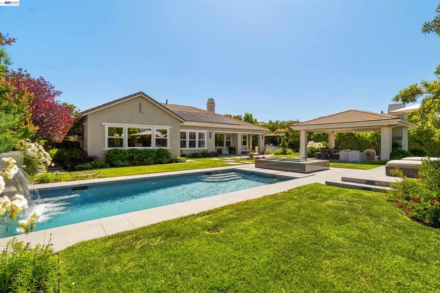 2205 Cameron Cir, Pleasanton, CA 94588