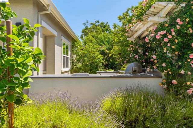2205 Cameron Cir, Pleasanton, CA 94588