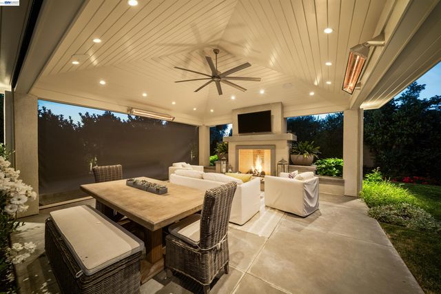 2205 Cameron Cir, Pleasanton, CA 94588