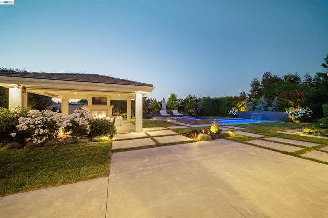 2205 Cameron Cir, Pleasanton, CA 94588