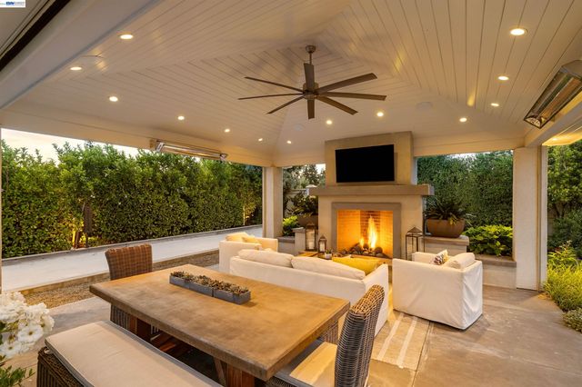 2205 Cameron Cir, Pleasanton, CA 94588
