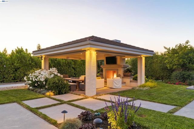 2205 Cameron Cir, Pleasanton, CA 94588