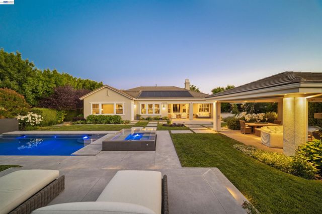 2205 Cameron Cir, Pleasanton, CA 94588