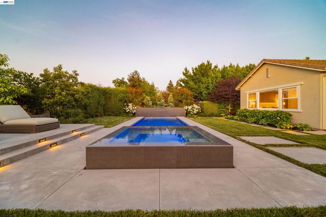2205 Cameron Cir, Pleasanton, CA 94588