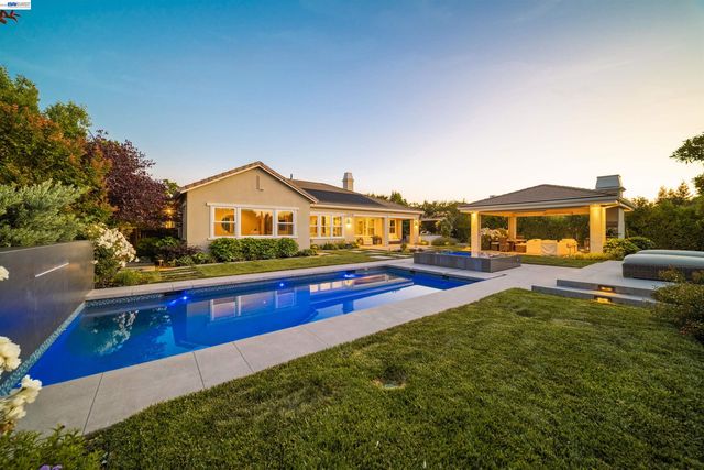 2205 Cameron Cir, Pleasanton, CA 94588