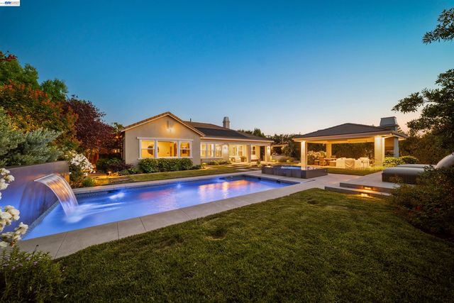 2205 Cameron Cir, Pleasanton, CA 94588