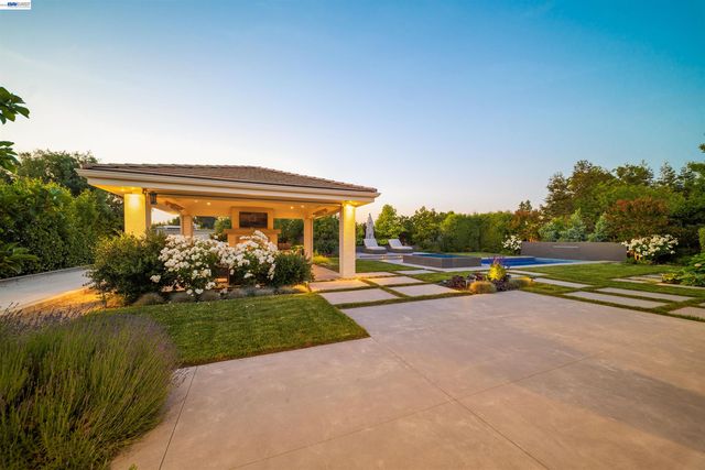2205 Cameron Cir, Pleasanton, CA 94588