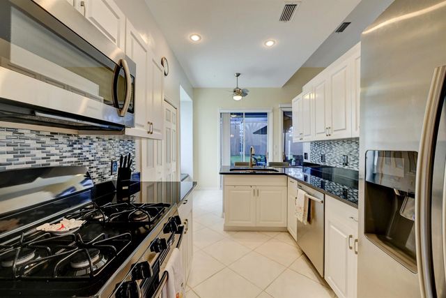 450 SW Fairway Landing, Port St. Lucie, FL 34986