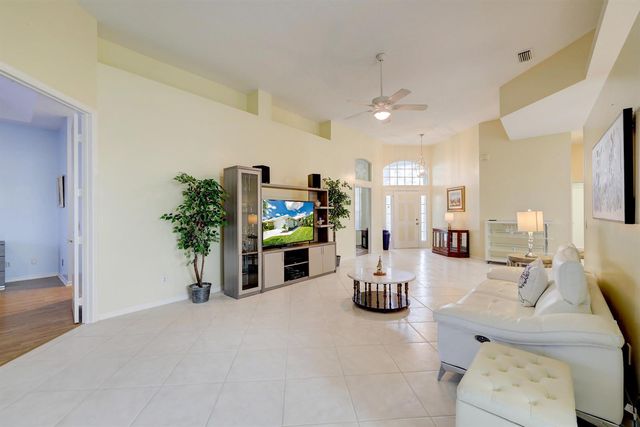 450 SW Fairway Landing, Port St. Lucie, FL 34986