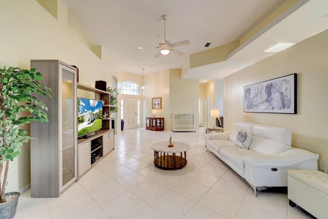 450 SW Fairway Landing, Port St. Lucie, FL 34986