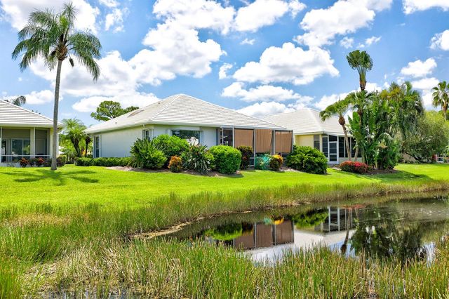 450 SW Fairway Landing, Port St. Lucie, FL 34986