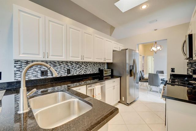 450 SW Fairway Landing, Port St. Lucie, FL 34986