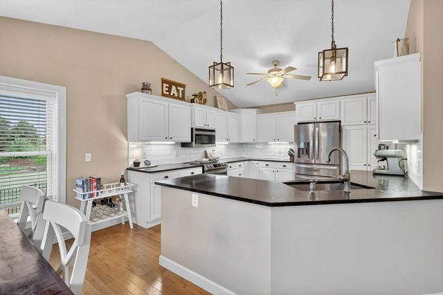 1903 E 61st Circle, Davenport, IA 52807