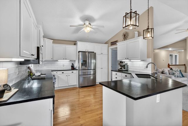 1903 E 61st Circle, Davenport, IA 52807
