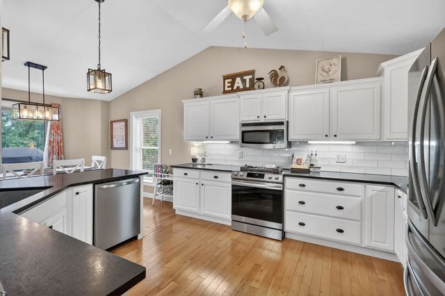 1903 E 61st Circle, Davenport, IA 52807