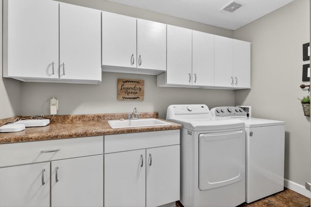 1903 E 61st Circle, Davenport, IA 52807