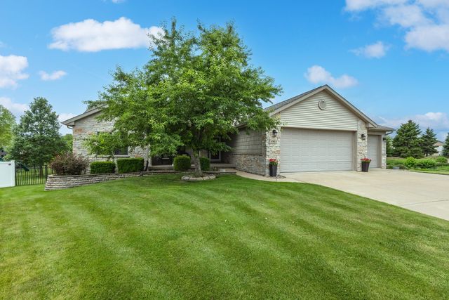 1903 E 61st Circle, Davenport, IA 52807