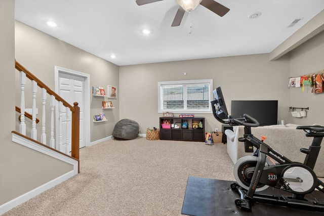 1903 E 61st Circle, Davenport, IA 52807