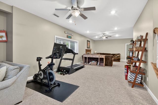 1903 E 61st Circle, Davenport, IA 52807