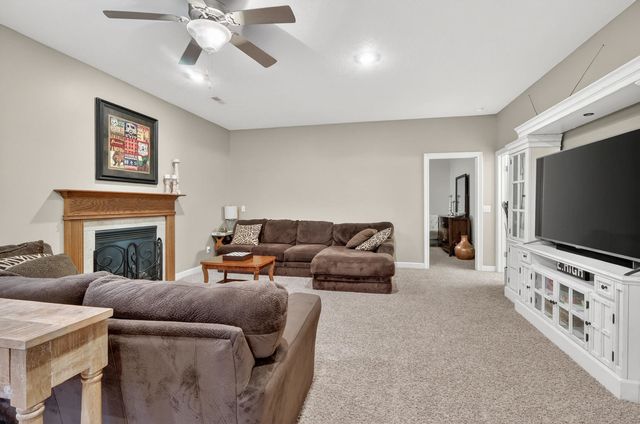 1903 E 61st Circle, Davenport, IA 52807