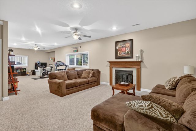 1903 E 61st Circle, Davenport, IA 52807