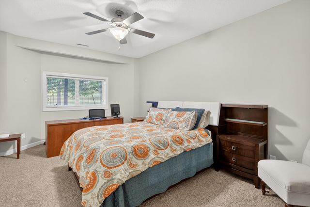 1903 E 61st Circle, Davenport, IA 52807