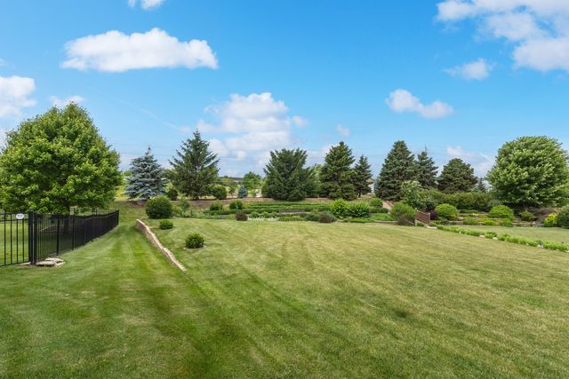 1903 E 61st Circle, Davenport, IA 52807