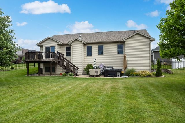 1903 E 61st Circle, Davenport, IA 52807