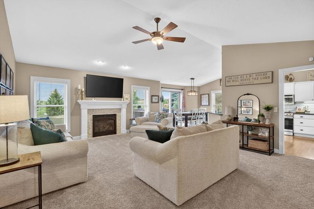 1903 E 61st Circle, Davenport, IA 52807