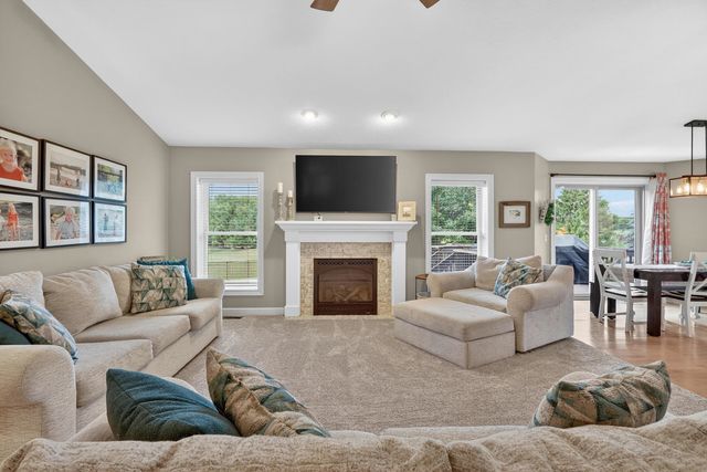 1903 E 61st Circle, Davenport, IA 52807