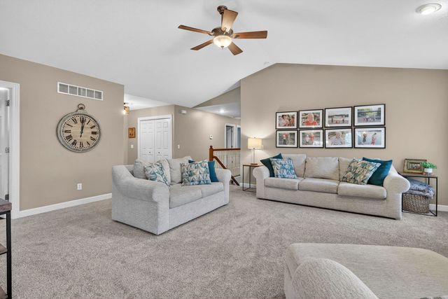 1903 E 61st Circle, Davenport, IA 52807