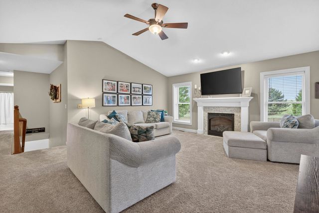 1903 E 61st Circle, Davenport, IA 52807