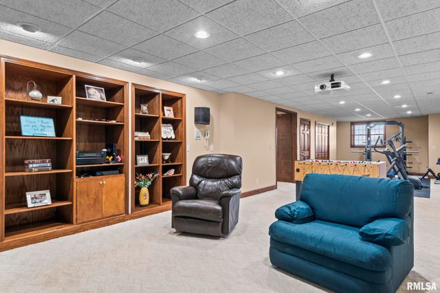 1615 New Salem Church Road, New Berlin, IL 62670