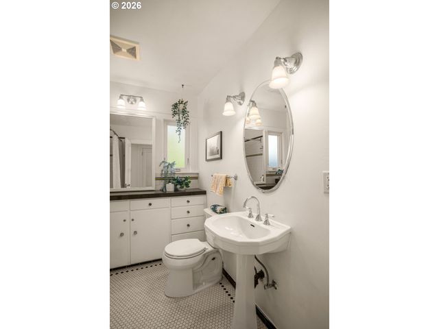 2626 Ne 31ST Ave, Portland, OR 97212
