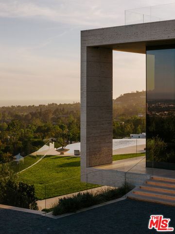 684 Firth Avenue, Los Angeles, CA 90049