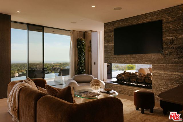 684 Firth Avenue, Los Angeles, CA 90049