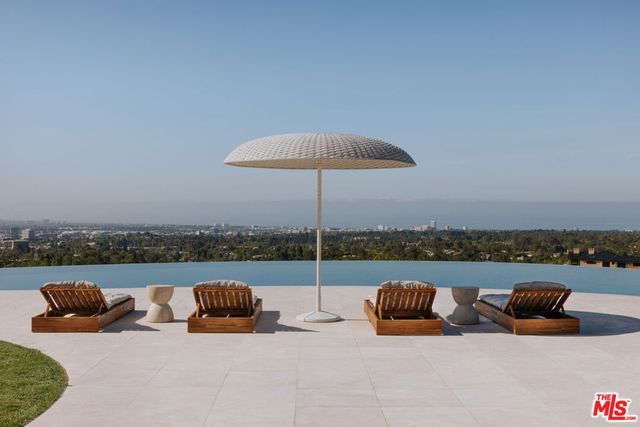 684 Firth Avenue, Los Angeles, CA 90049