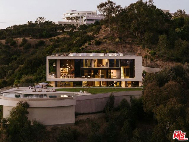 684 Firth Avenue, Los Angeles, CA 90049