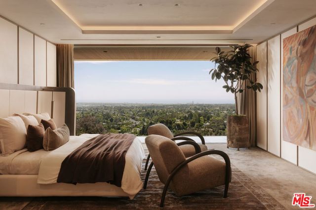 684 Firth Avenue, Los Angeles, CA 90049