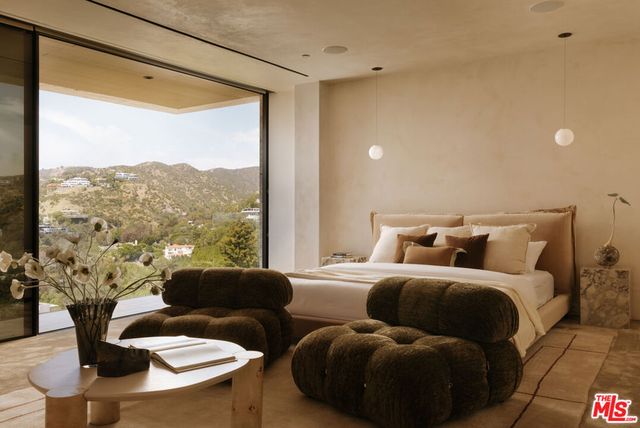 684 Firth Avenue, Los Angeles, CA 90049
